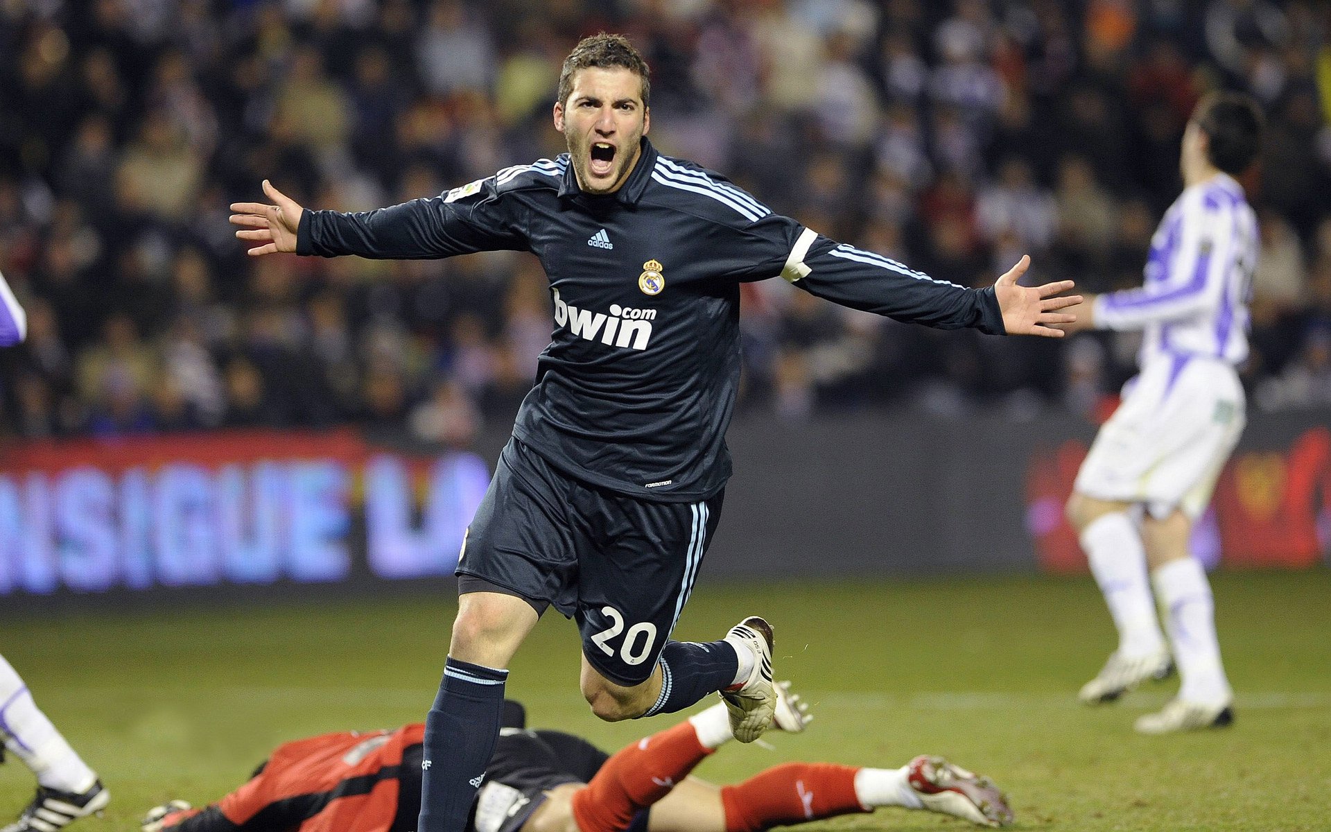 当南美风暴席卷阿尔卑斯，贝林厄姆在东决舞台的王者加冕