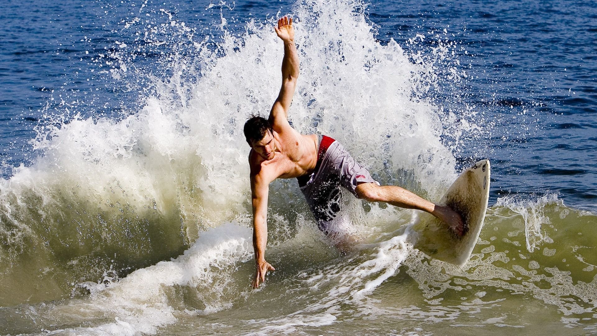 穆勒大师级调度引爆全场，爱尔兰火力全开压制塞维利亚